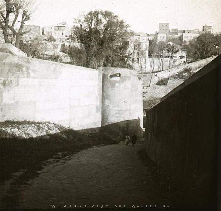 Oran Marine- Mur de la Casbah face future ecole Paul Doumer.JPG